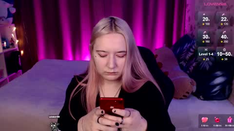 Snapshot of elovinora chatting on December 21, 8:00 pm Ela give me a thumbs up if you like it  and this is important for the development of the account online show from December 21, 8:00 pm