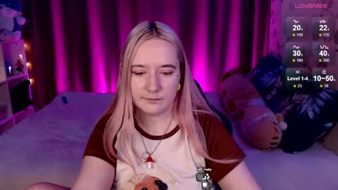 Snapshot of elovinora chatting on December 22, 8:36 pm Ela give me a thumbs up if you like it  and this is important for the development of the account online show from December 22, 8:36 pm