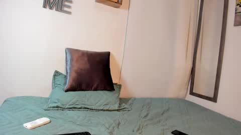 elpekas247 online show from April 8, 6:00 pm