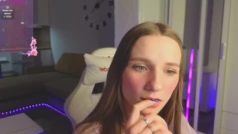 elsa_cute1 online show from April 9, 12:47 am