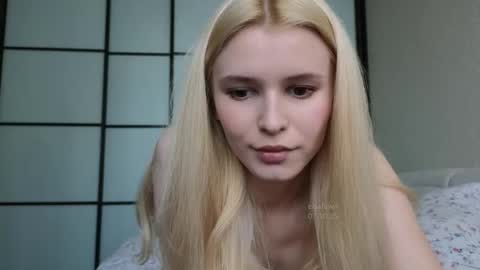 Snapshot of elsafawn chatting on October 7, 10:44 am elsa online show from October 7, 10:44 am