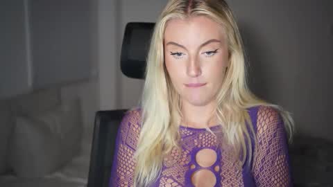 Elsa Thora online show from November 30, 9:11 pm