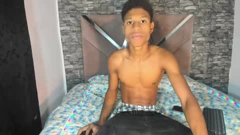 elvergon040 online show from April 21, 3:24 am