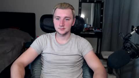 Snapshot of elvin_vaenight chatting on October 10, 12:16 am Elvin Vaenight online show from October 10, 12:16 am