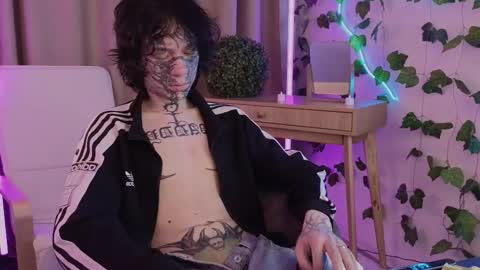 em0_b0y online show from February 13, 5:49 pm