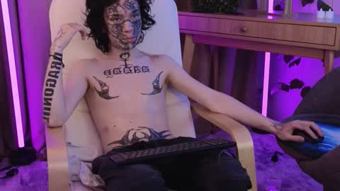 em0_b0y online show from February 1, 7:11 pm
