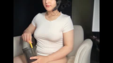 Snapshot of ema_lov3 chatting on October 21, 3:22 am Ema Love online show from October 21, 3:22 am
