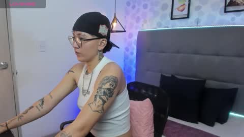 emahills__axelrose online show from November 14, 1:08 am