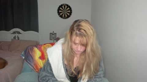 Snapshot of emberpheonixxx chatting on January 6, 3:31 am Ember Pheonixxx online show from January 6, 3:31 am