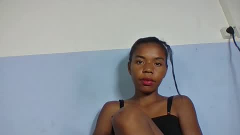 emelie473837 online show from April 1, 6:36 am