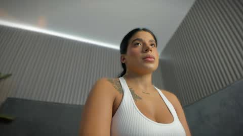 emelie_89 online show from April 20, 11:35 am