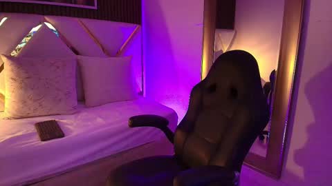 Emily  online show from January 16, 6:11 am