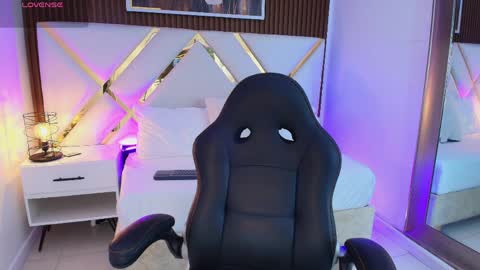 Emily  online show from April 7, 5:31 am