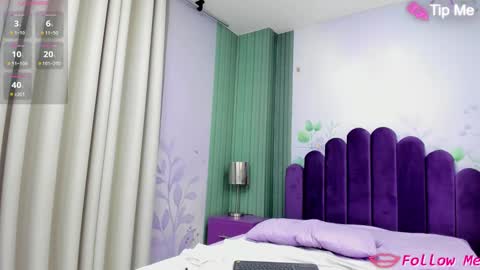 emely ross online show from March 1, 1:32 am