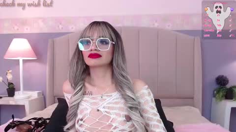 Snapshot of emerald_gh chatting on October 22, 9:05 pm Danna online show from October 22, 9:05 pm
