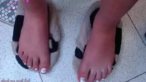 Danna online show from November 13, 6:49 am