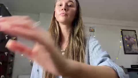 emi__ly online show from February 24, 12:41 pm