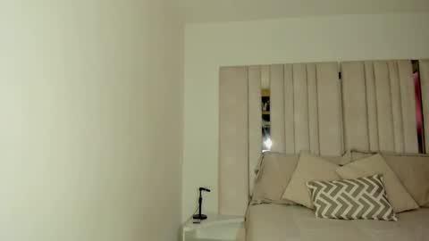 emi_royse online show from February 28, 12:10 am