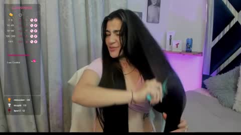 emilayton_ online show from February 9, 10:20 am