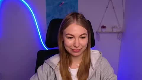 Emilia online show from October 17, 5:44 am