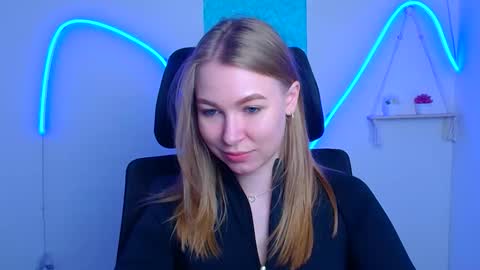 Emilia online show from May 11, 5:25 am