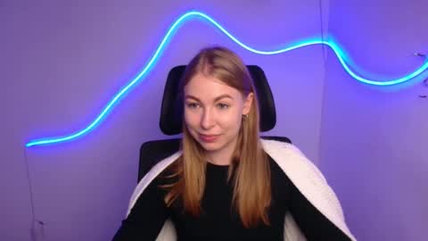 Emilia online show from October 9, 11:15 am