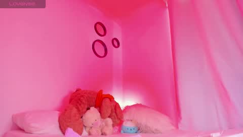 Emilie James online show from September 21, 3:05 pm