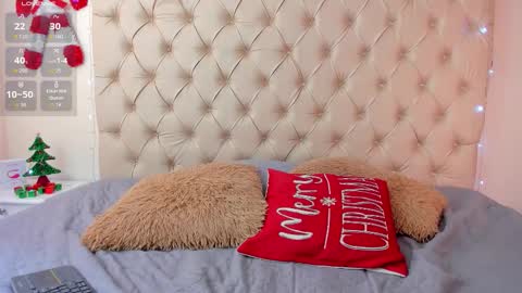 emilieandblake online show from December 17, 4:58 pm