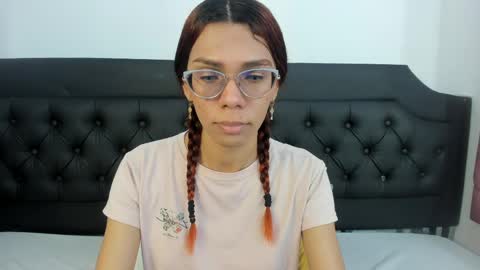 emilirosee online show from April 9, 5:51 pm