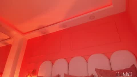 Emilly  online show from November 21, 5:55 pm