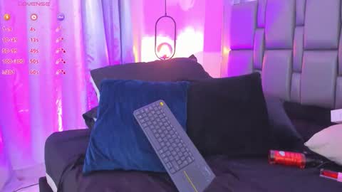 Emi  online show from October 24, 5:47 pm