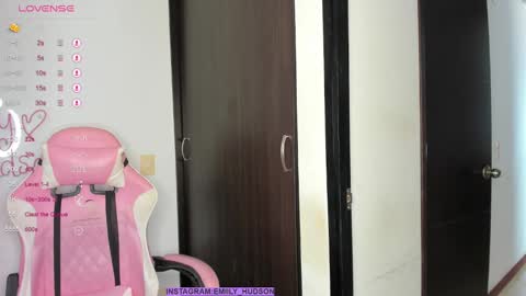 independet model online show from December 17, 6:20 pm