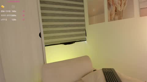 EmilyKenner  Independent model  online show from December 2, 1:20 pm