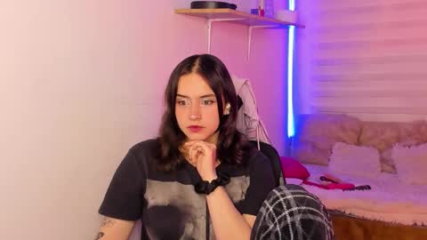Snapshot of emily_lindey chatting on October 23, 3:52 am emily_lindey online show from October 23, 3:52 am
