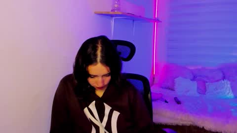 emily_lindey online show from November 15, 4:25 am