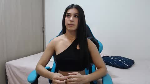 emily_mikelhot online show from January 12, 6:31 am