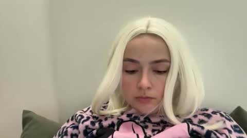 emily_morning_dew online show from November 2, 11:43 am