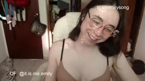 emily_pearl_ online show from June 17, 9:31 pm