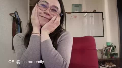 emily_pearl_ online show from July 24, 4:37 pm