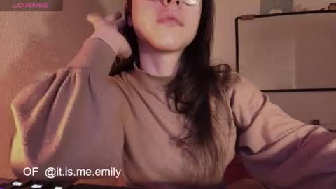emily_pearl_ online show from July 13, 11:19 pm