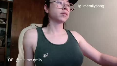emily_pearl_ online show from June 12, 9:47 pm