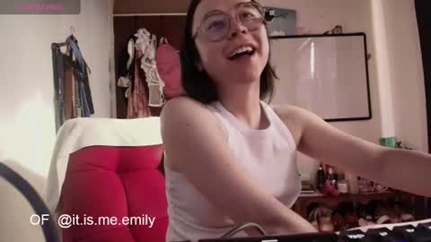 emily_pearl_ online show from July 15, 9:19 pm