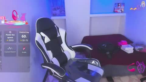       online show from March 24, 12:33 pm