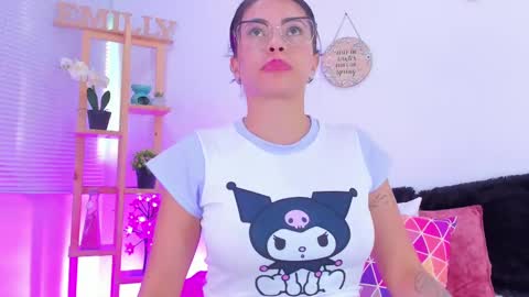 Snapshot of emily_sanderss1 chatting on February 9, 5:11 pm Emily online show from February 9, 5:11 pm
