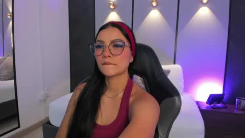 emily_tolson online show from May 22, 8:37 pm