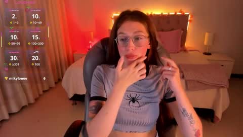 emily_warren__ online show from October 15, 8:09 pm