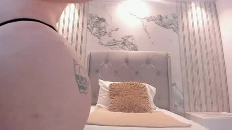  E M Y L Y  online show from April 14, 12:52 pm