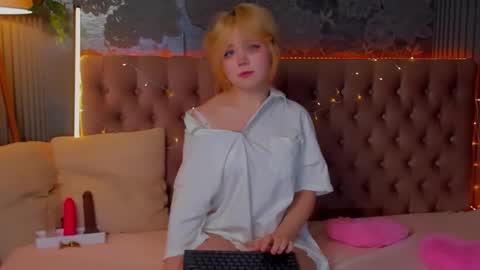 Baby Emelli online show from February 4, 7:34 am