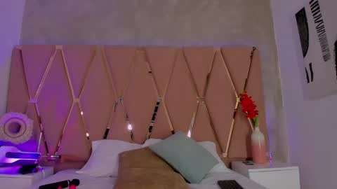 Emily online show from June 6, 11:32 pm