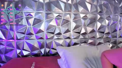 Snapshot of emilydarkwood chatting on October 21, 6:55 pm  Emily  online show from October 21, 6:55 pm